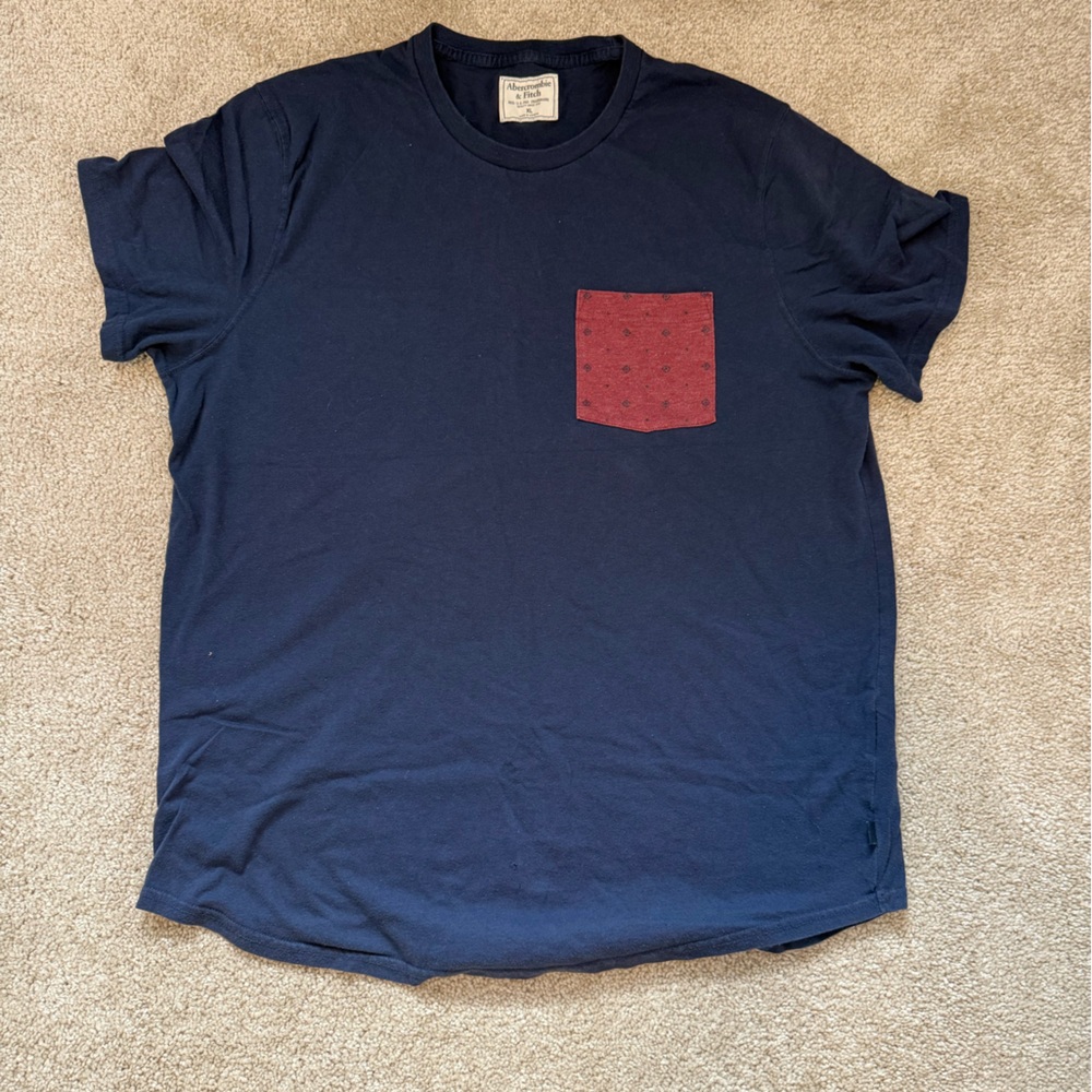 Abercrombie & Fitch Blue and Red Short Sleeve Tee